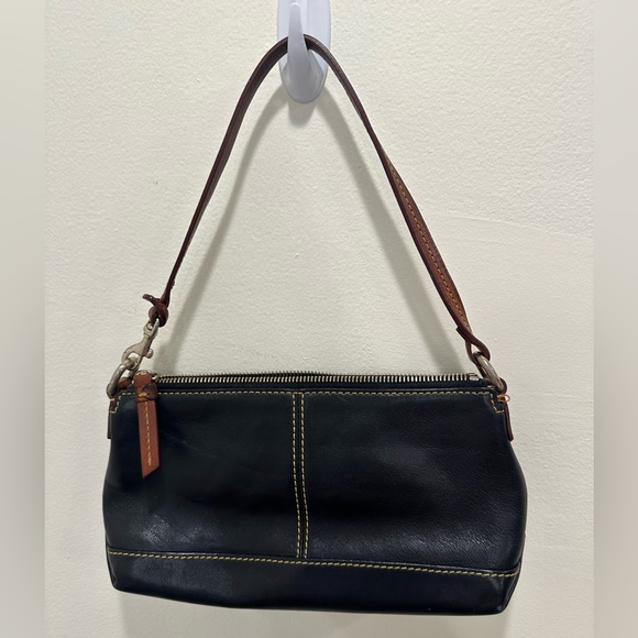 Dooney and Bourke shoulder bag - Picture 4 of 4